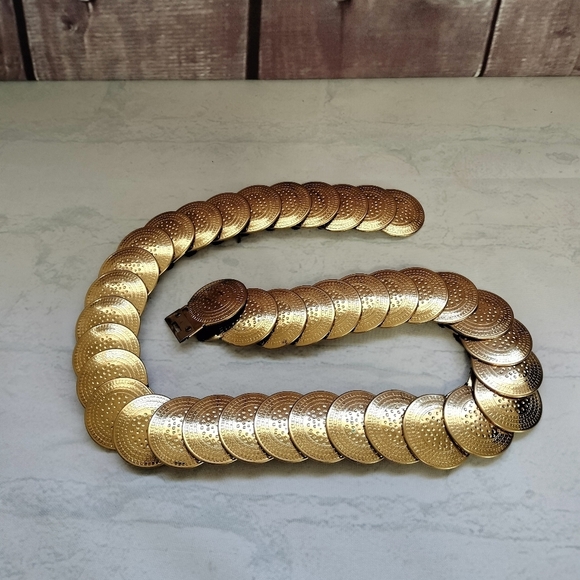 Gold Tone Coin Stretch Belt Glam Rock 80s Vintage Retro Women's - Picture 9 of 10